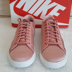 Nike low top sneakers